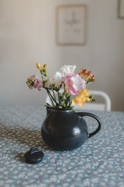 Himmelshwarze Teekanne