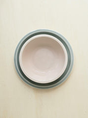 assiette plate gris oxyde