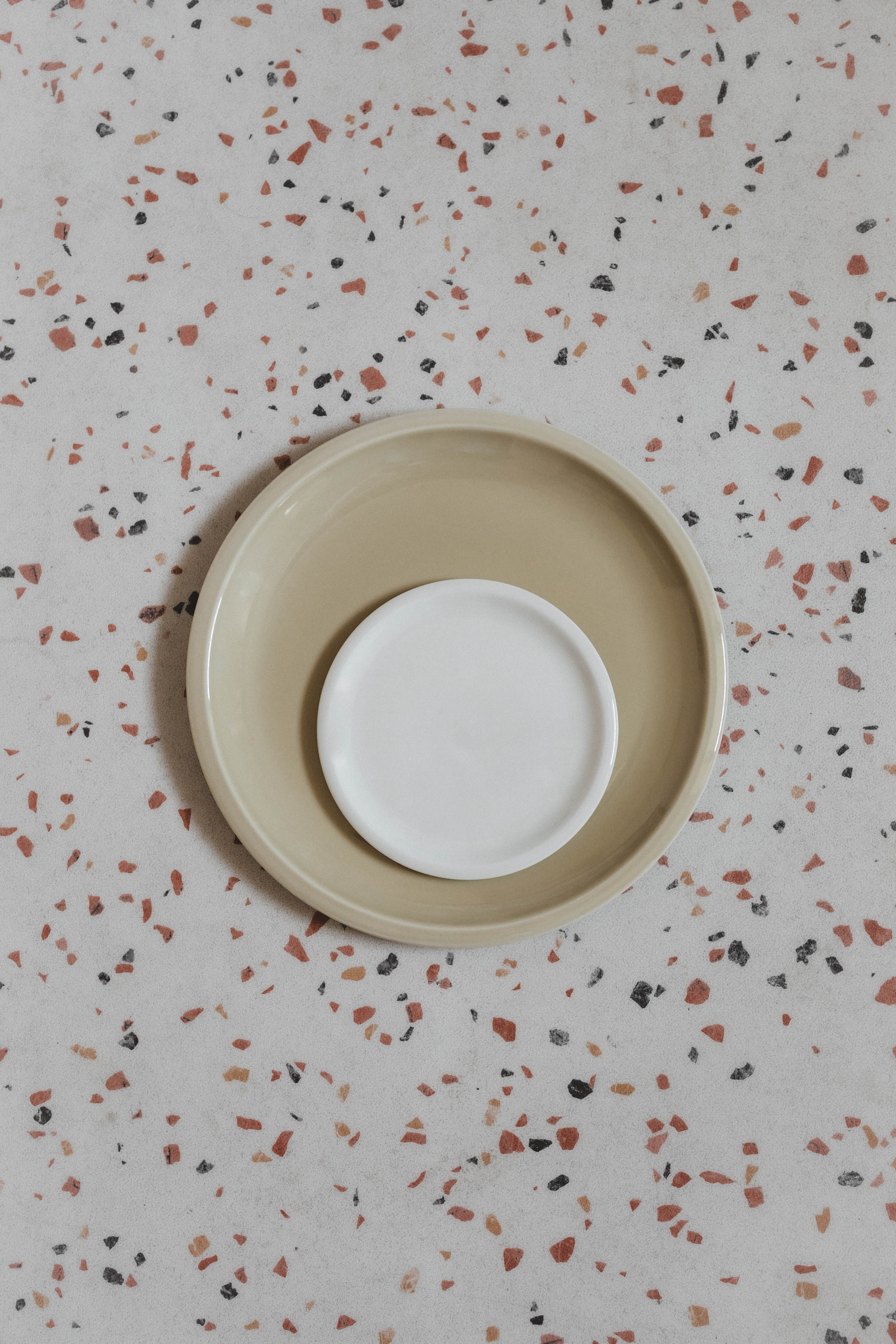 assiette plate vert argile