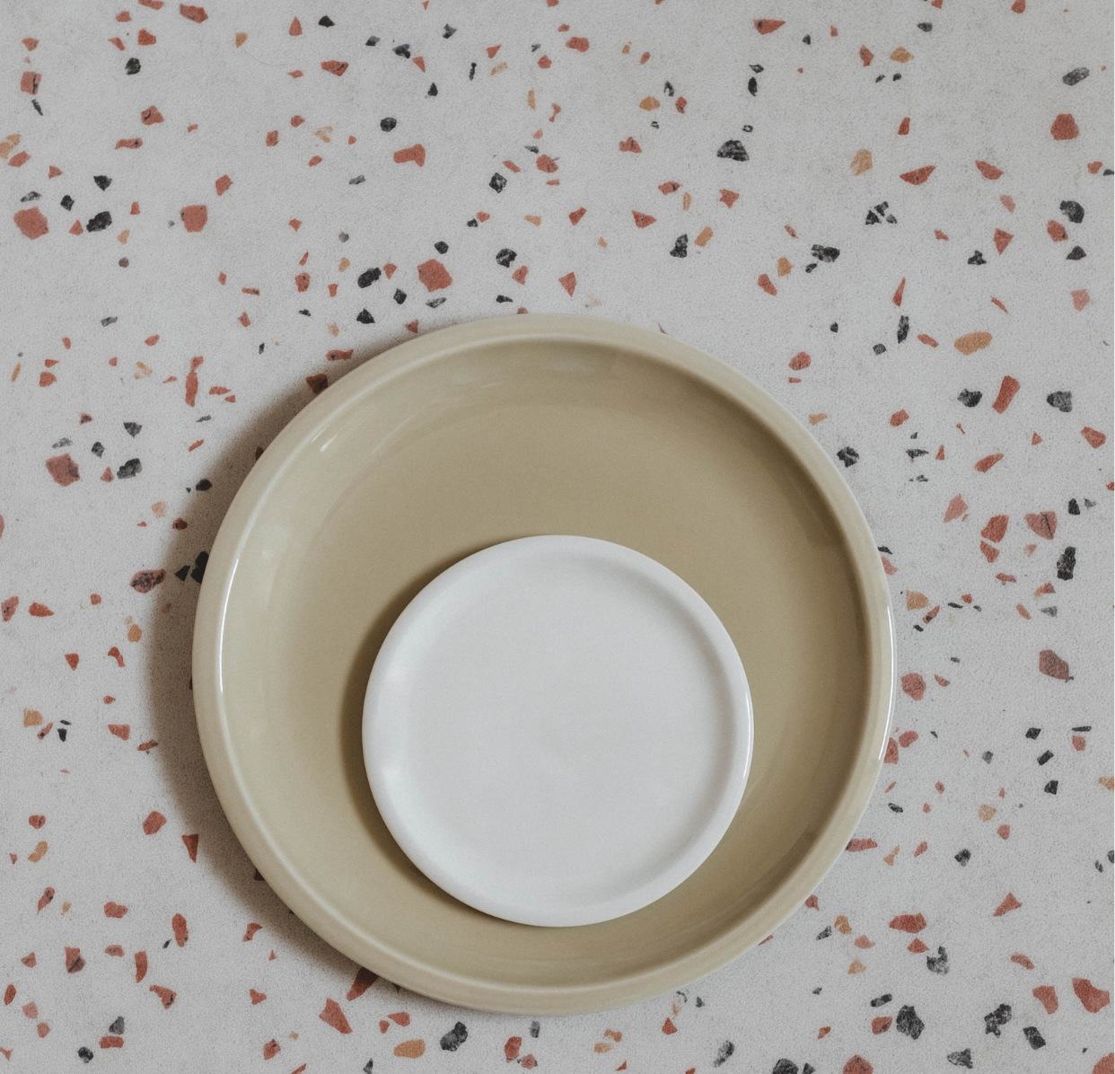 assiette plate vert argile