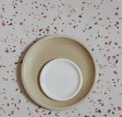 assiette plate vert argile