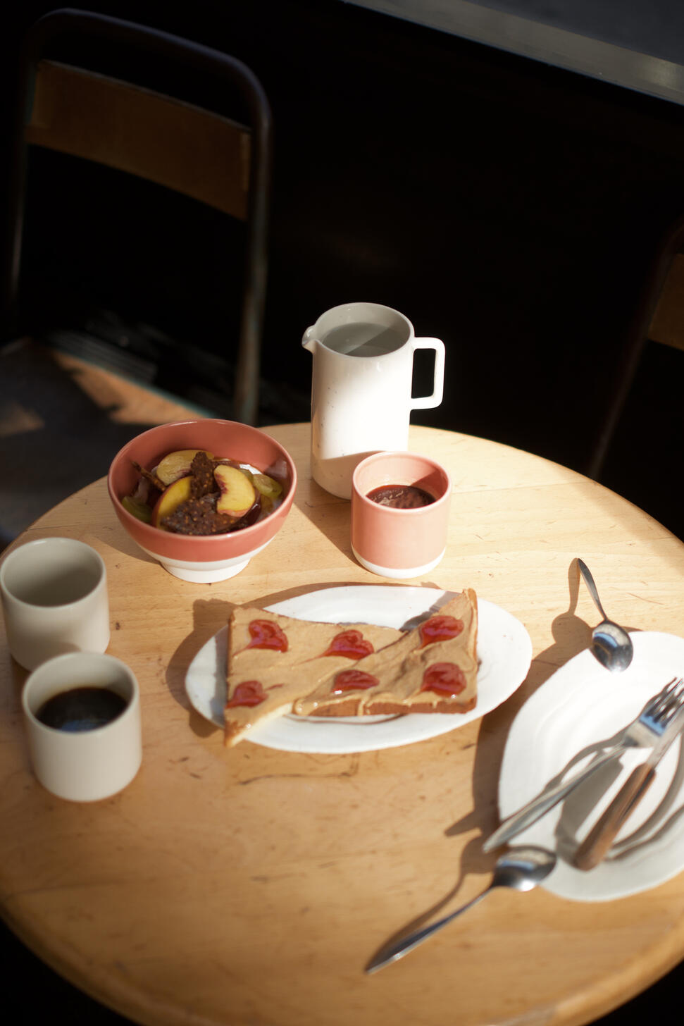 Table decoration with Jars ceramic bowl