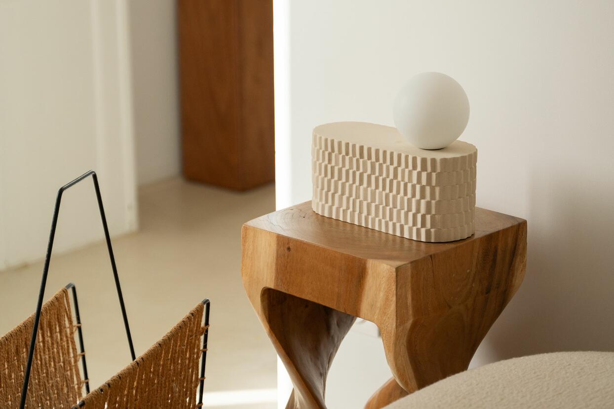 Collection sillage, fabriquée à la main en Drôme. Collection de luminaire en céramique.